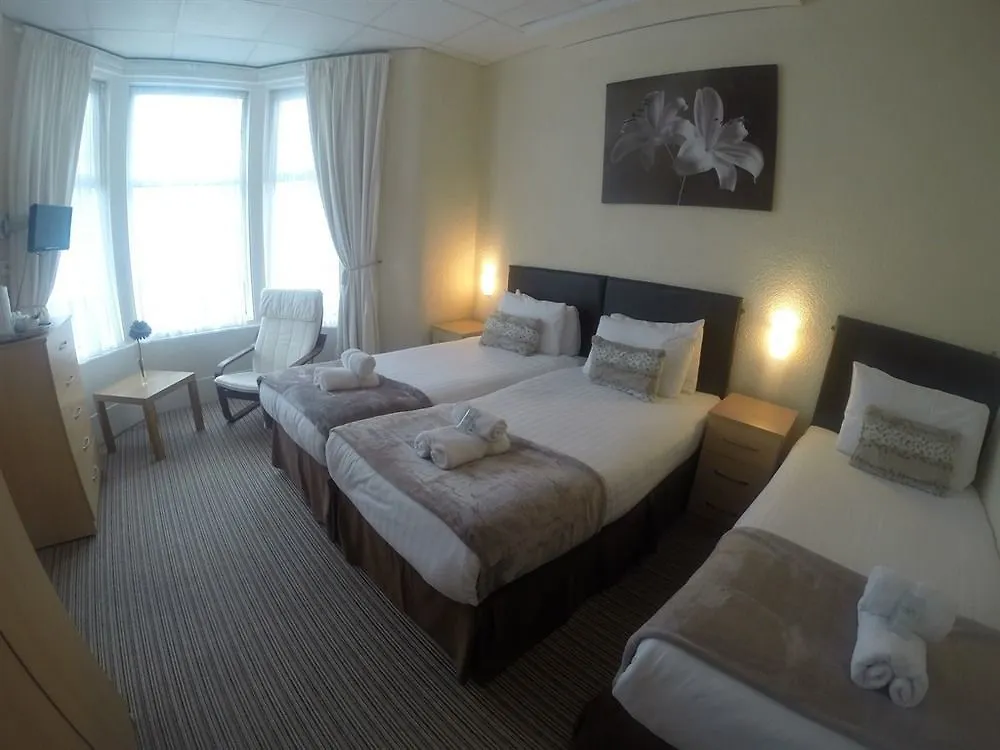 Happy Return Hotel Blackpool 3*,