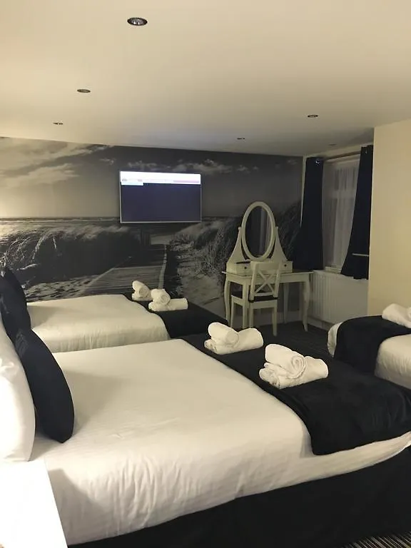 Happy Return Hotel Blackpool 3*,